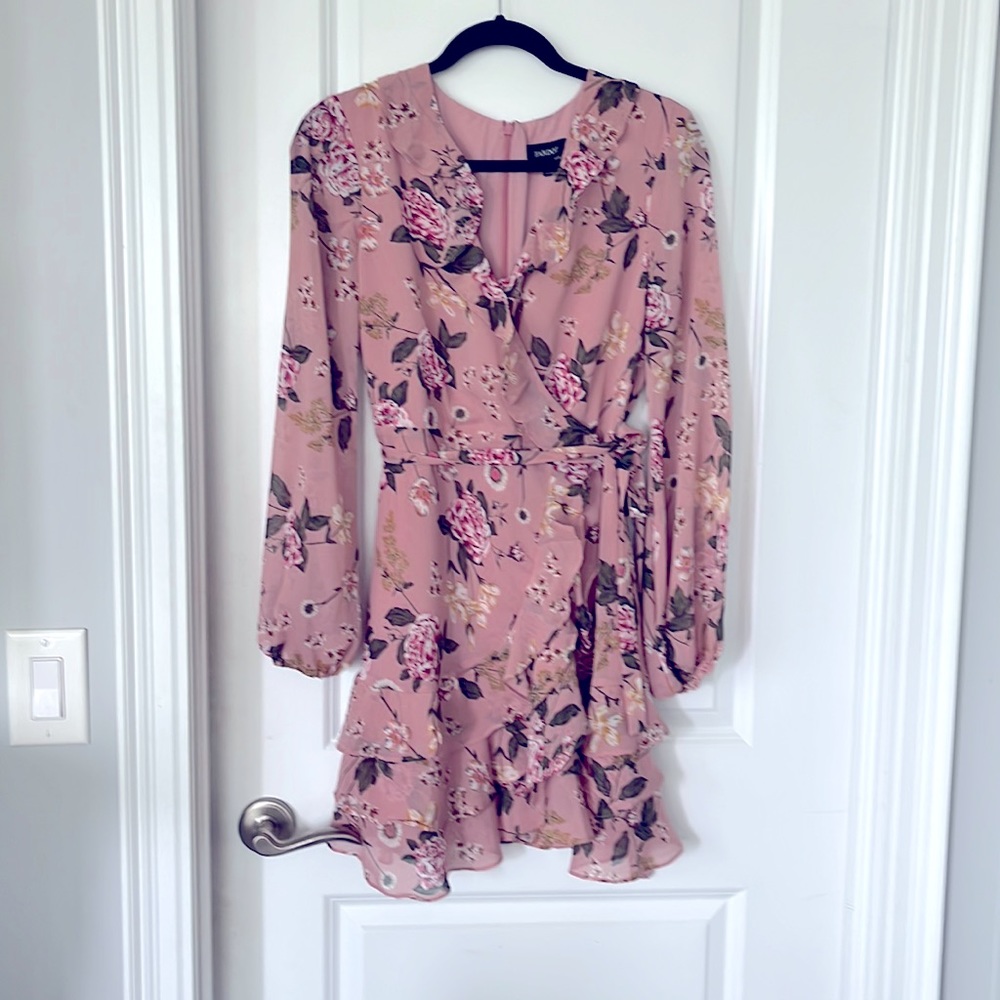 Beautiful summer dress, withe zipper in back